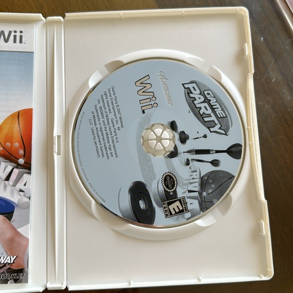 Midway Wii Game party video game including darts, shuffleboard, and table hockey - Picture 2 of 4